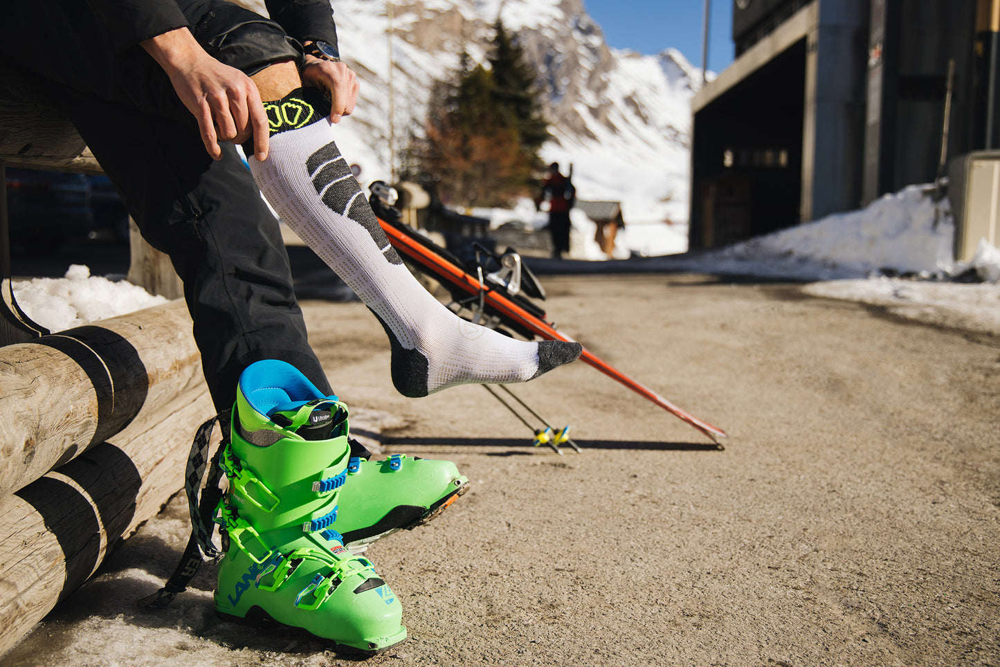 ski comfort light grey ski socks being worn