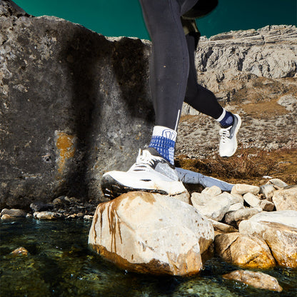 t-free trail running socks blue grey being worn